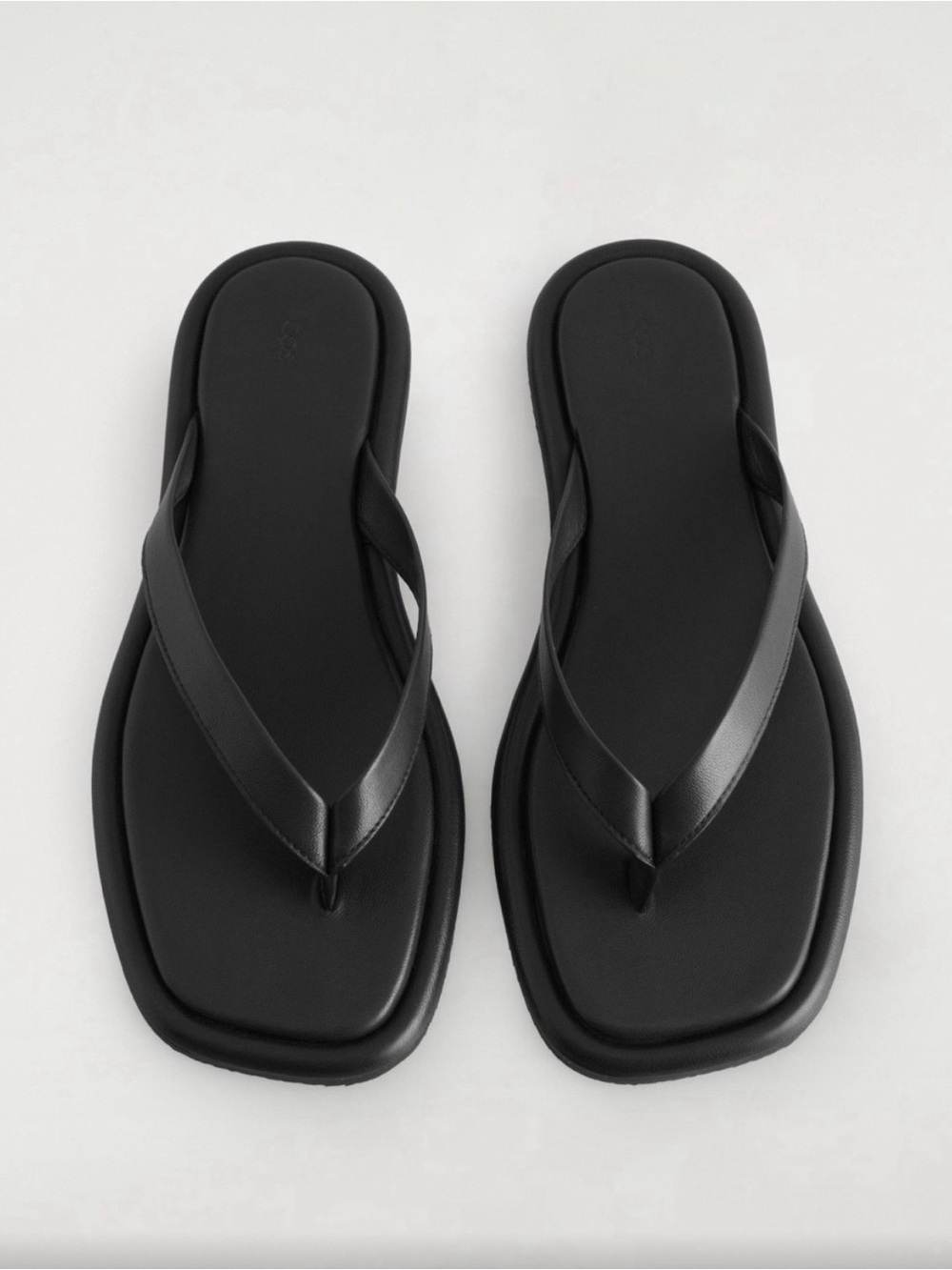 COS Black Leather Flip-Flop Sandals – EU 38 / US 8